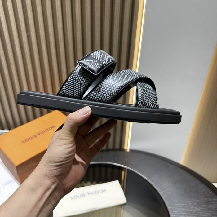 L&V sandal 212