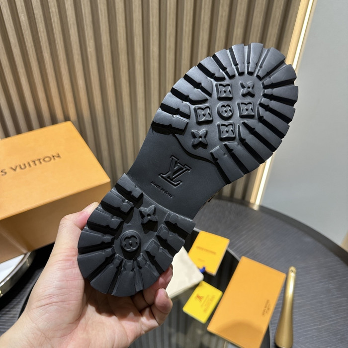 LV LOAFERS L0000750