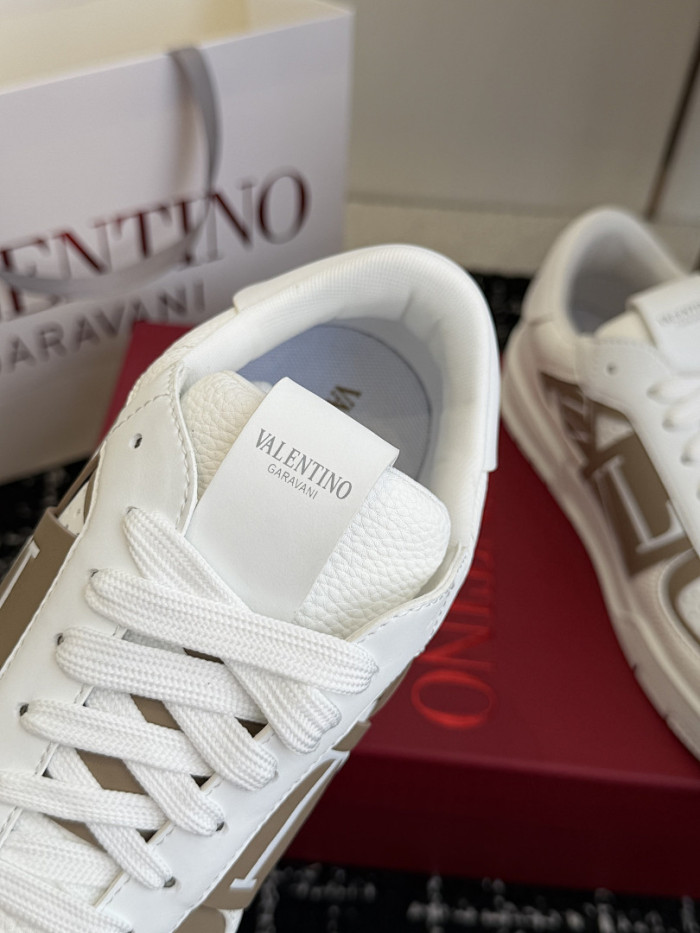 Va1e*ntin0 SNEAKERS VT059