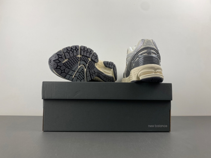 New Balance 1906R Moonrock Silver M1906RFS