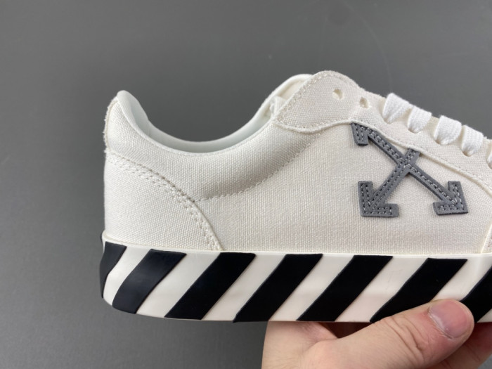 OFF-W c/o Virgil Abloh Vulc Low 2A7WTW